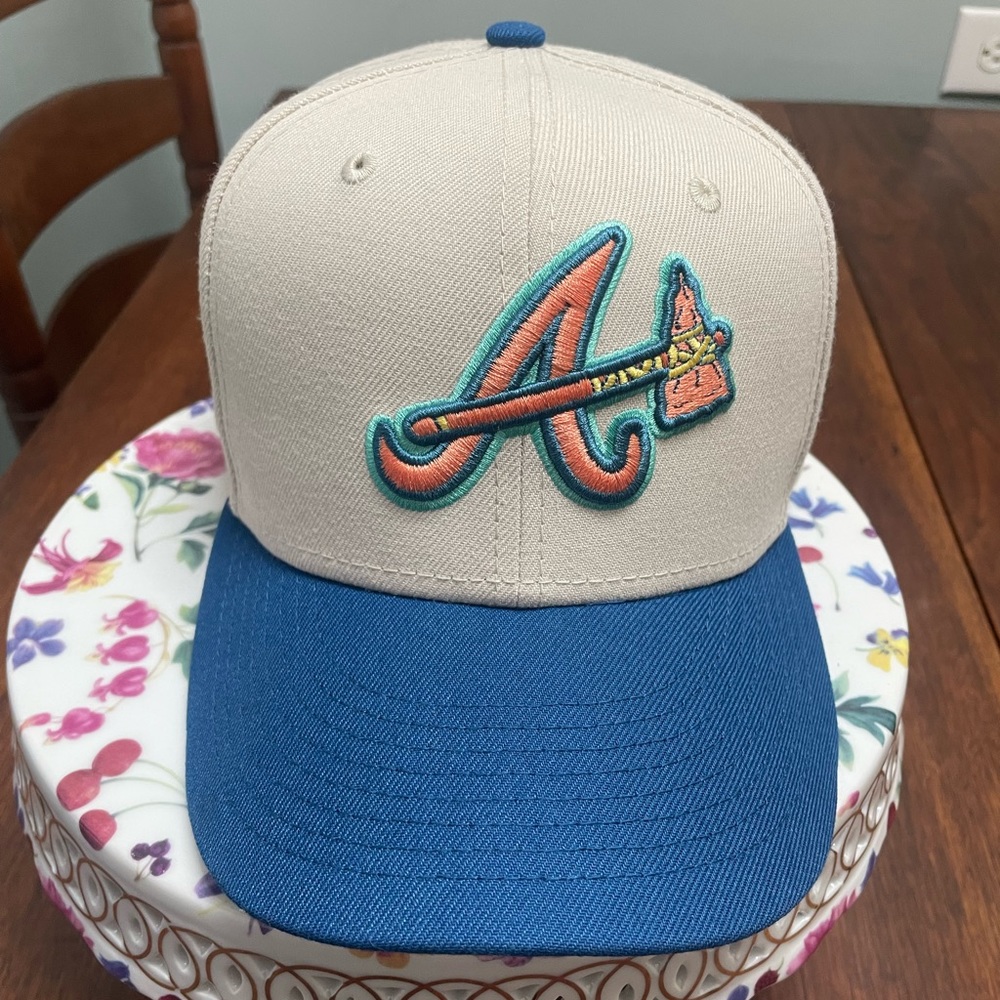 Atlanta Braves ocean drive hat from hat club. Never worn.